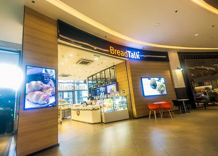 Cozy Peacock Hideaway Stylish Makati 300 Mbps Gym Swim Park * Манила