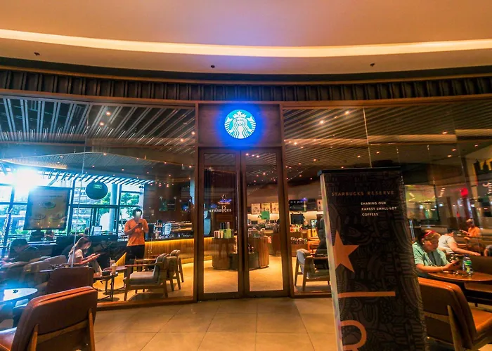 Апартаменты Cozy Peacock Hideaway Stylish Makati 300 Mbps Gym Swim Park