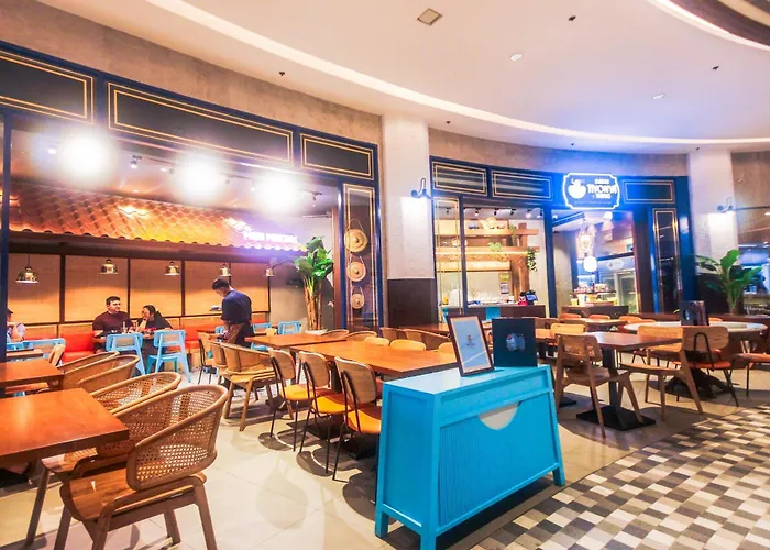 Cozy Peacock Hideaway Stylish Makati 300 Mbps Gym Swim Park