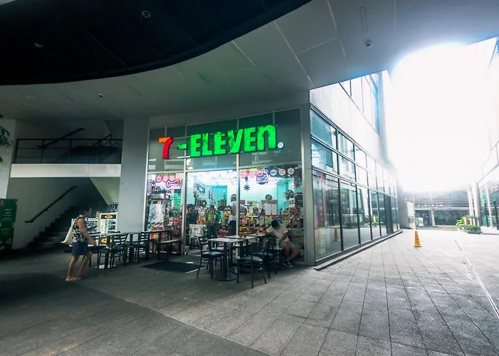 Cozy Peacock Hideaway Stylish Makati 300 Mbps Gym Swim Park Манила
