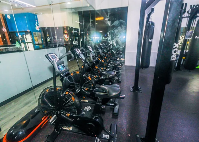 Апартаменты Cozy Peacock Hideaway Stylish Makati 300 Mbps Gym Swim Park *