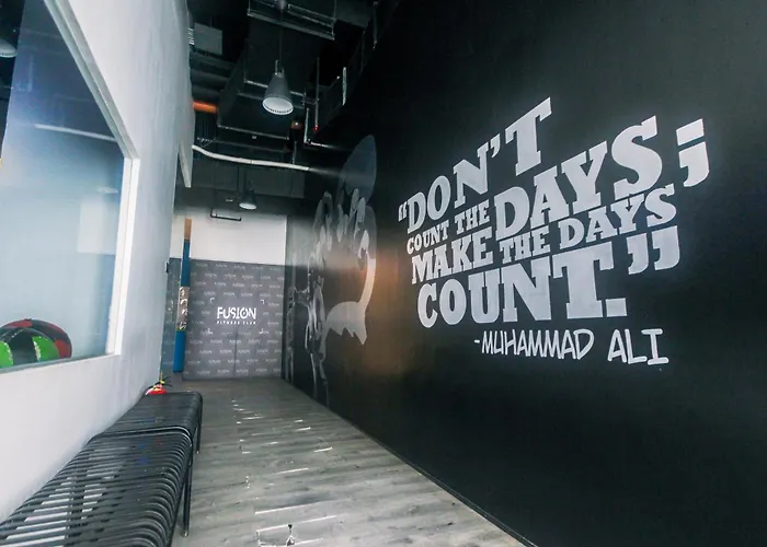 Апартаменты Cozy Peacock Hideaway Stylish Makati 300 Mbps Gym Swim Park