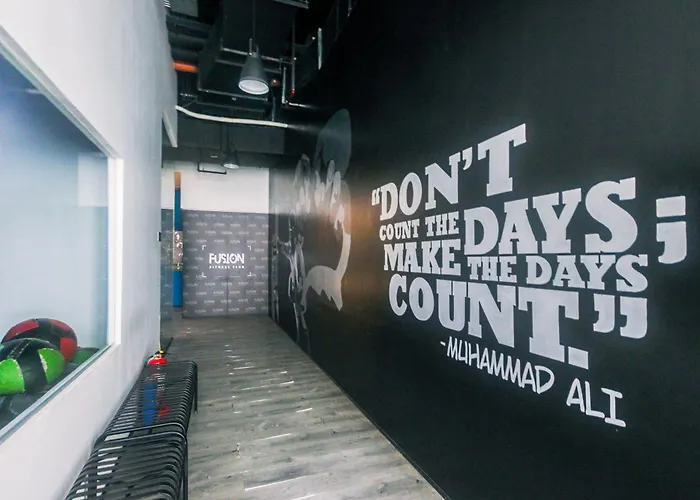 Апартаменты Cozy Peacock Hideaway Stylish Makati 300 Mbps Gym Swim Park *