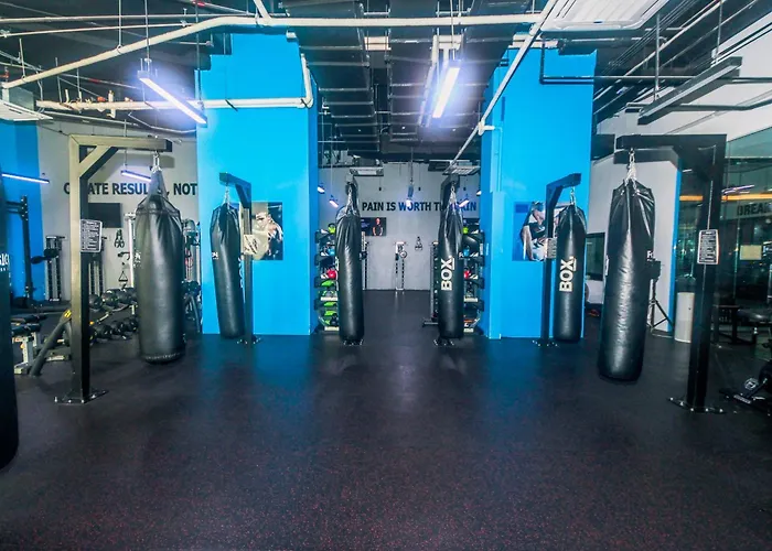 Cozy Peacock Hideaway Stylish Makati 300 Mbps Gym Swim Park Апартаменты *