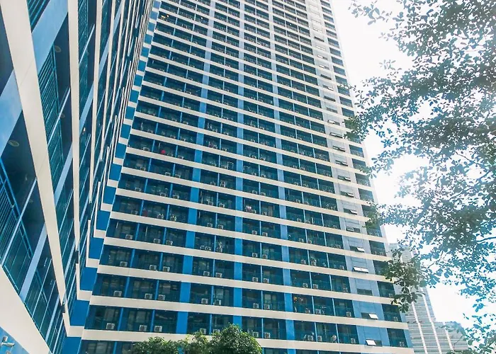 Апартаменты Cozy Peacock Hideaway Stylish Makati 300 Mbps Gym Swim Park Манила