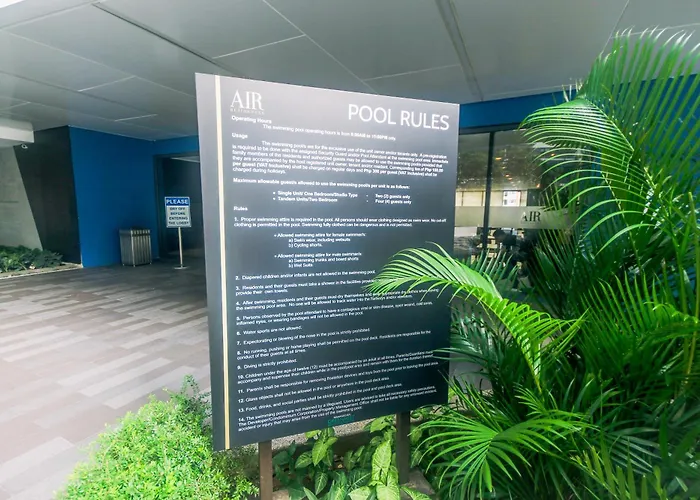 Cozy Peacock Hideaway Stylish Makati 300 Mbps Gym Swim Park