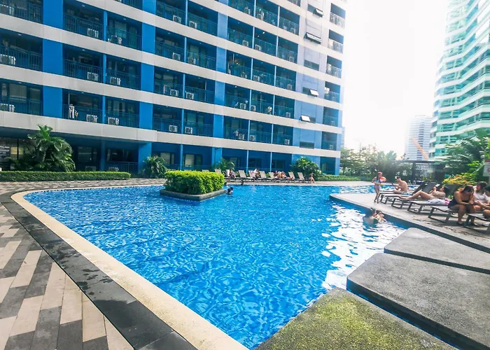 Cozy Peacock Hideaway Stylish Makati 300 Mbps Gym Swim Park Апартаменты Манила