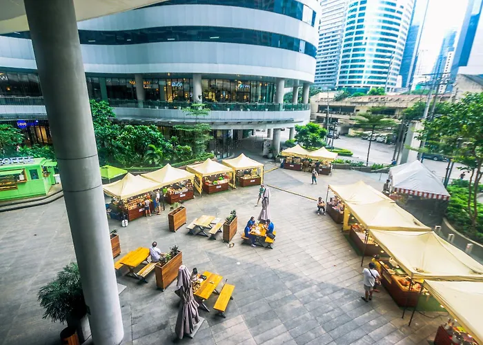 Апартаменты Cozy Peacock Hideaway Stylish Makati 300 Mbps Gym Swim Park