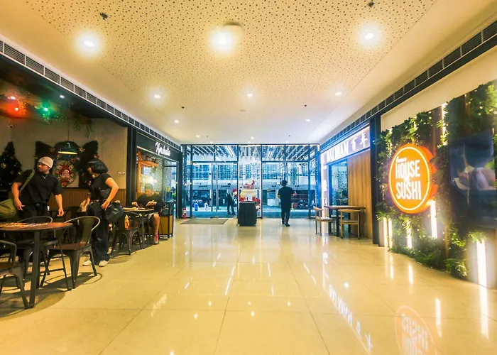 Апартаменты Cozy Peacock Hideaway Stylish Makati 300 Mbps Gym Swim Park Манила