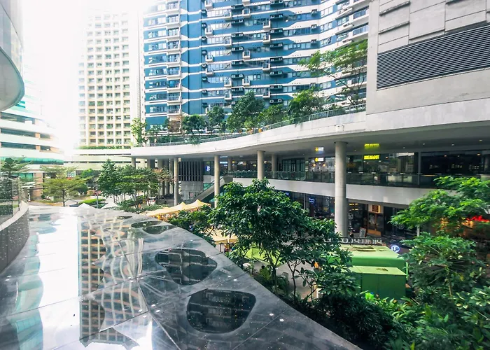 Cozy Peacock Hideaway Stylish Makati 300 Mbps Gym Swim Park