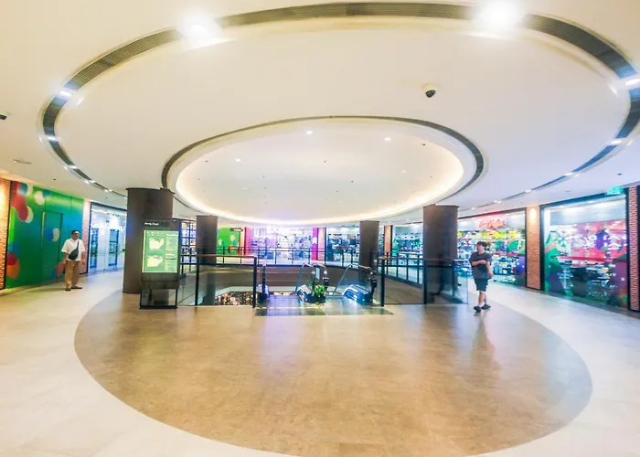 Апартаменты Cozy Peacock Hideaway Stylish Makati 300 Mbps Gym Swim Park