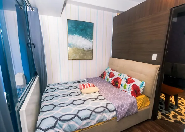 Cozy Peacock Hideaway Stylish Makati 300 Mbps Gym Swim Park Манила