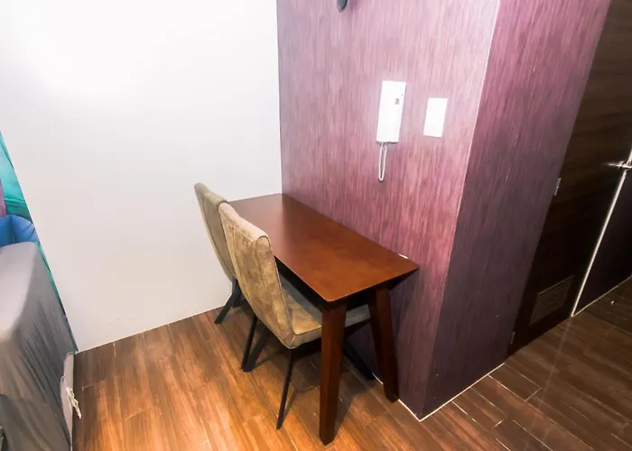 Cozy Peacock Hideaway Stylish Makati 300 Mbps Gym Swim Park Апартаменты