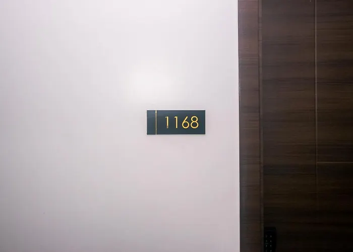 Апартаменты Cozy Peacock Hideaway Stylish Makati 300 Mbps Gym Swim Park