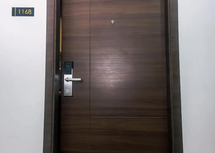 Апартаменты Cozy Peacock Hideaway Stylish Makati 300 Mbps Gym Swim Park