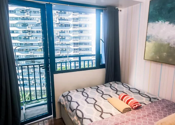 Апартаменты Cozy Peacock Hideaway Stylish Makati 300 Mbps Gym Swim Park *