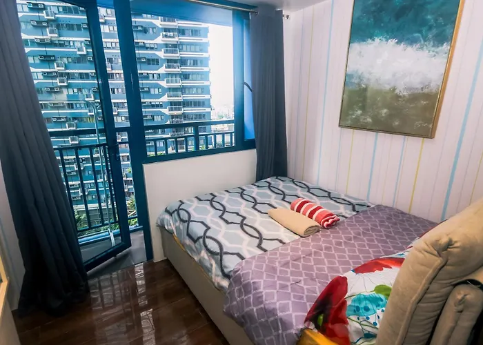 Cozy Peacock Hideaway Stylish Makati 300 Mbps Gym Swim Park *